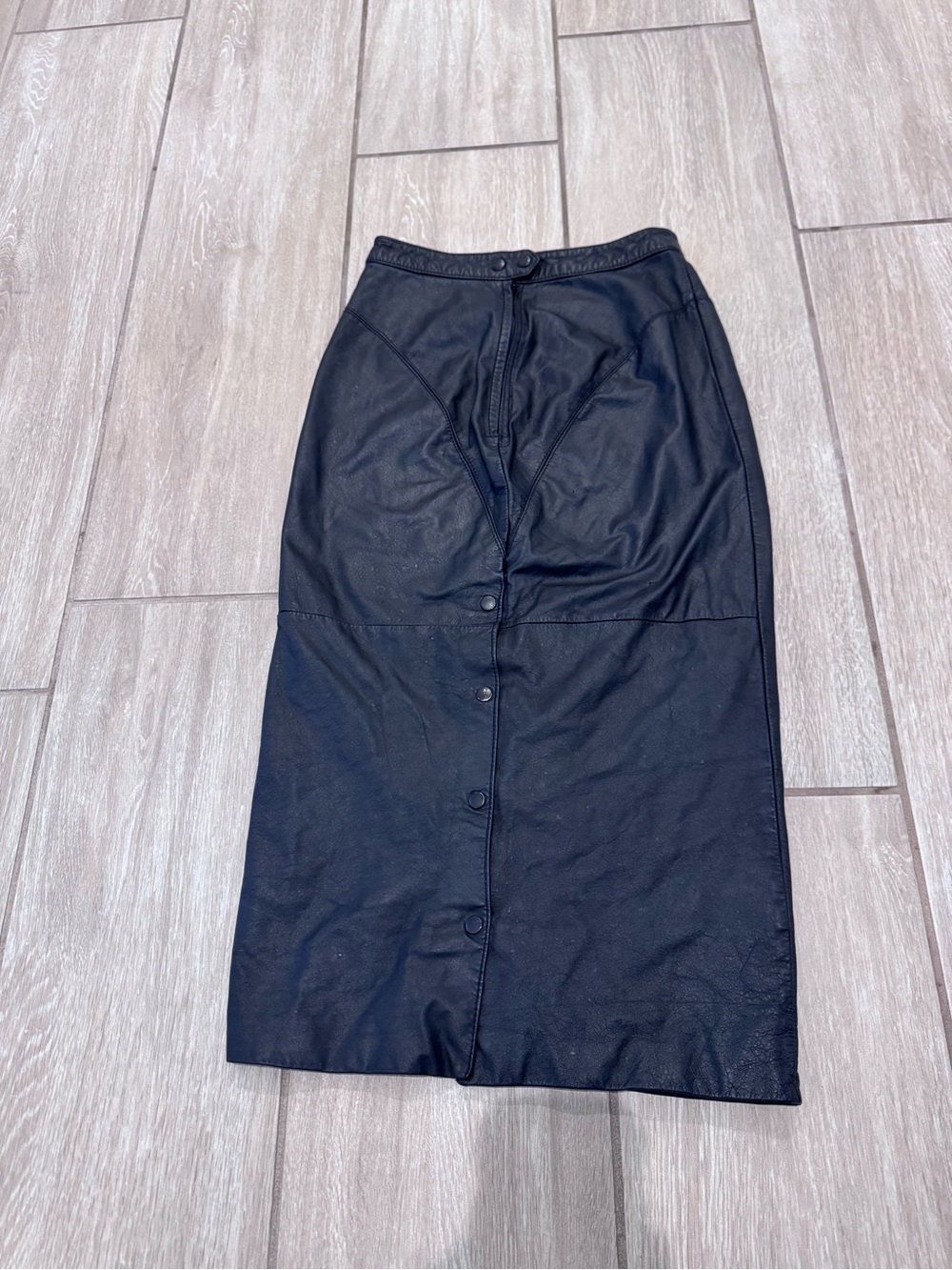 Global Identity Leather Midi Skirt - Sleek Button-Front Design